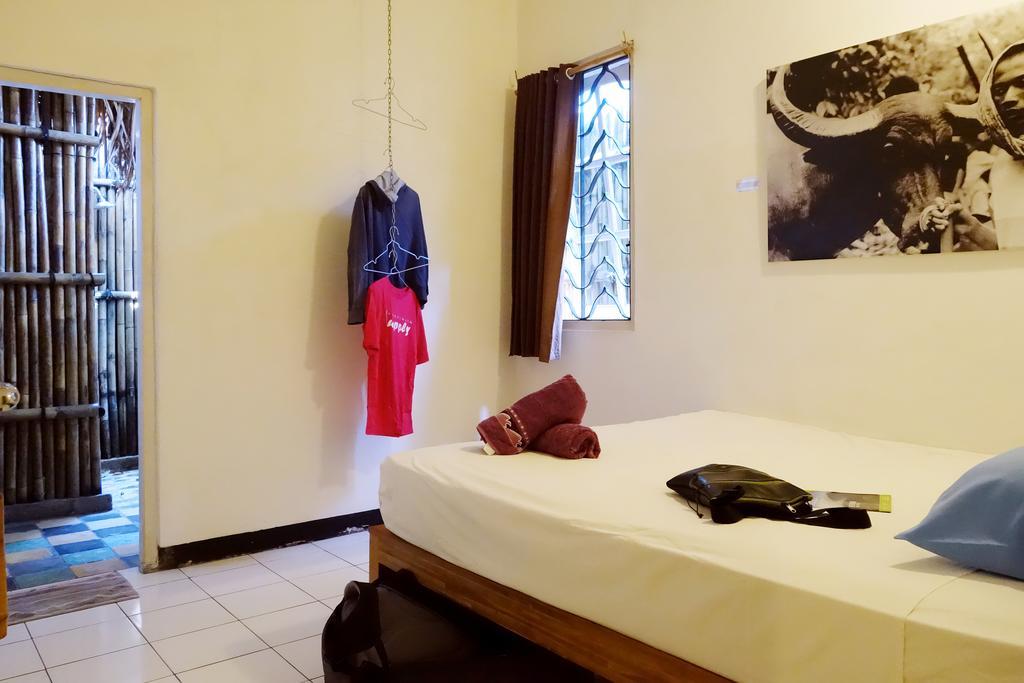 ViaVia Guesthouse Yogyakarta Værelse billede