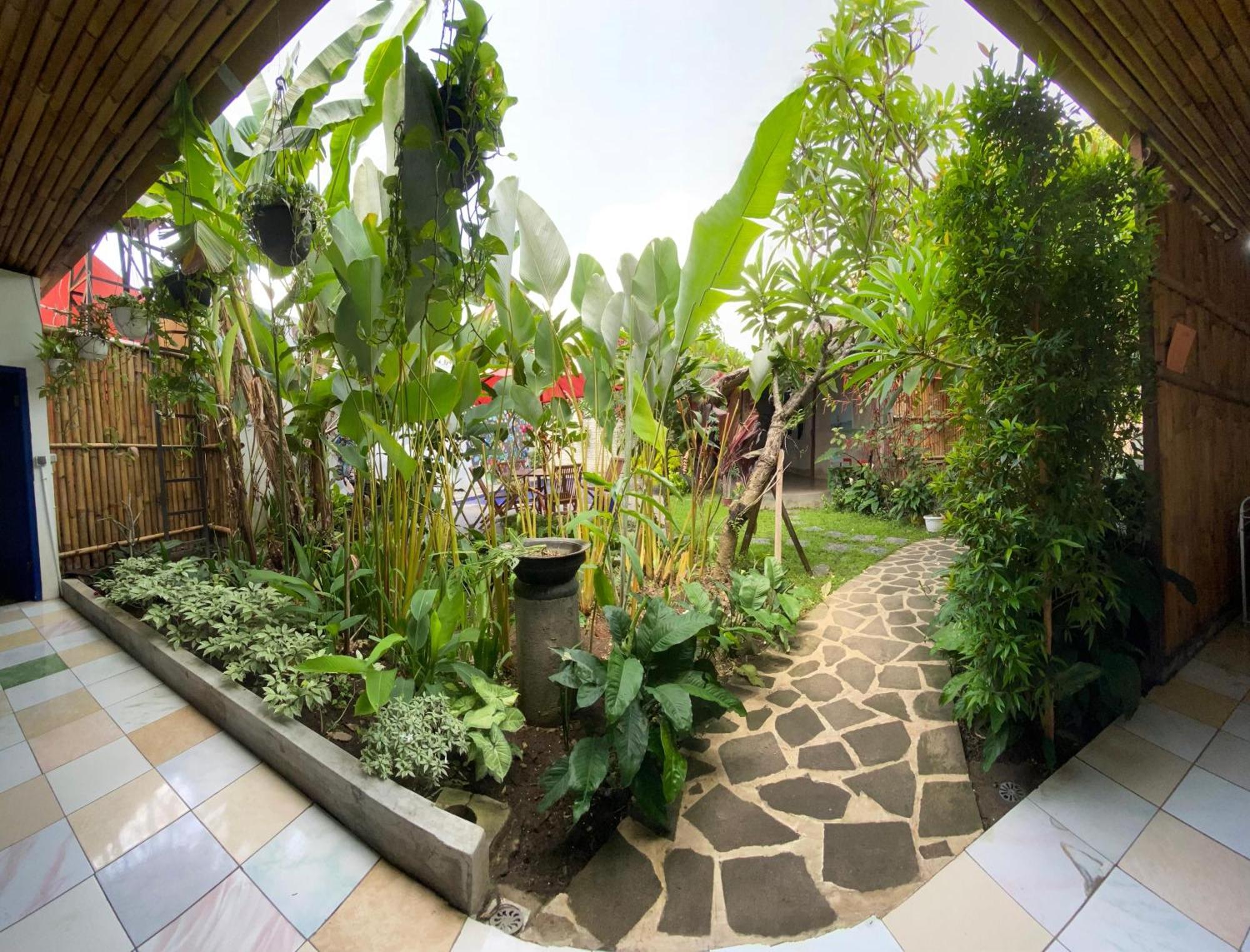 ViaVia Guesthouse Yogyakarta Eksteriør billede